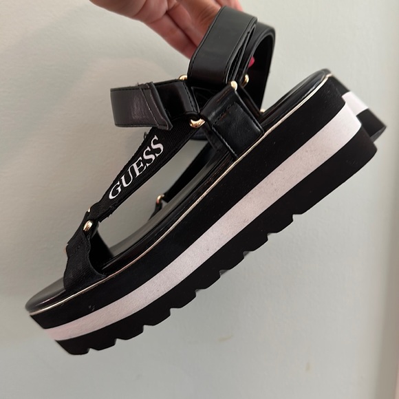 GUESS Women’s Avon Platform Strap-on Wedge Sandals. Black/White. Size 6. - Picture 8 of 8